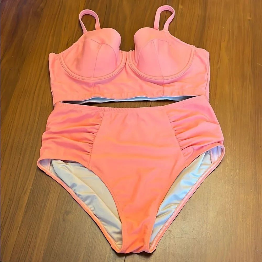 Old Navy neon coral orange bikini with underwire top and ruched bottom sz large